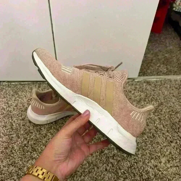 Adidas’s pale pink tennis shoes sneakers - Picture 7 of 11